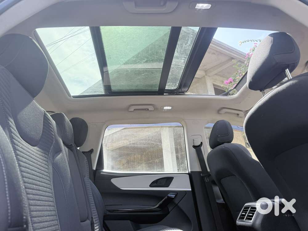 Mahindra Xuv700 2.0 Ax 5 Petrol Mt 7 Str, 2022, Petrol