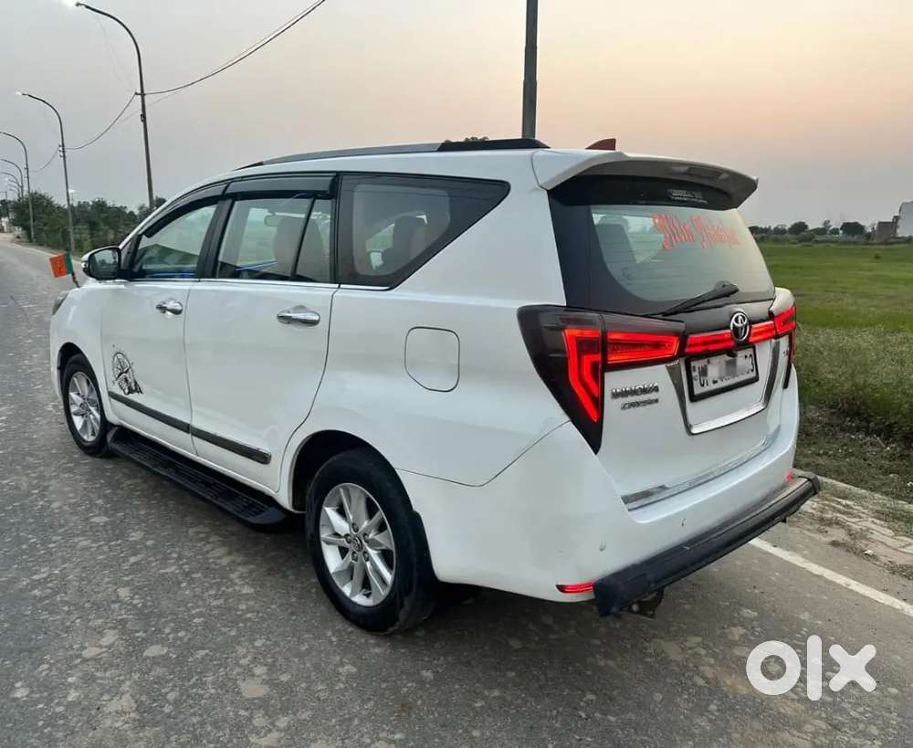 Toyota Innova Hycross 2019