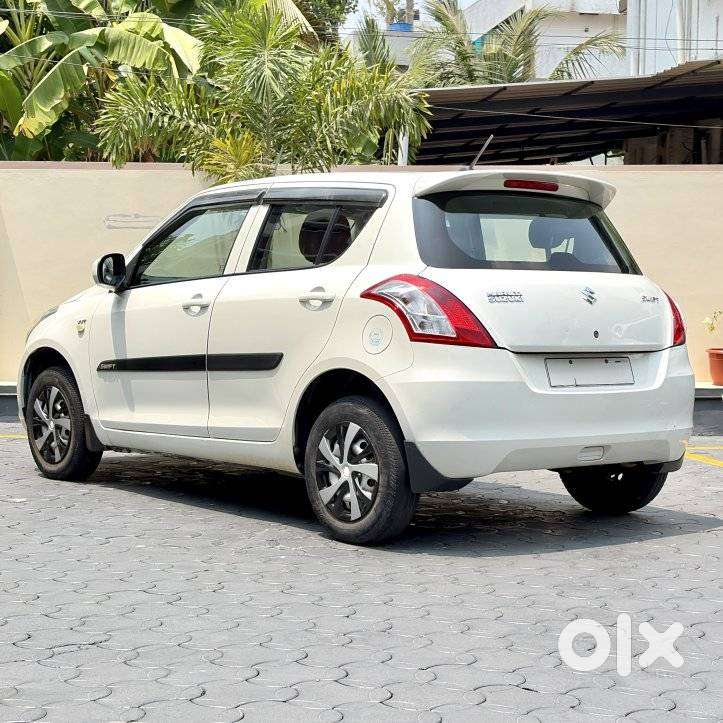 Maruti Suzuki Swift Lxi Option, 2017, Petrol