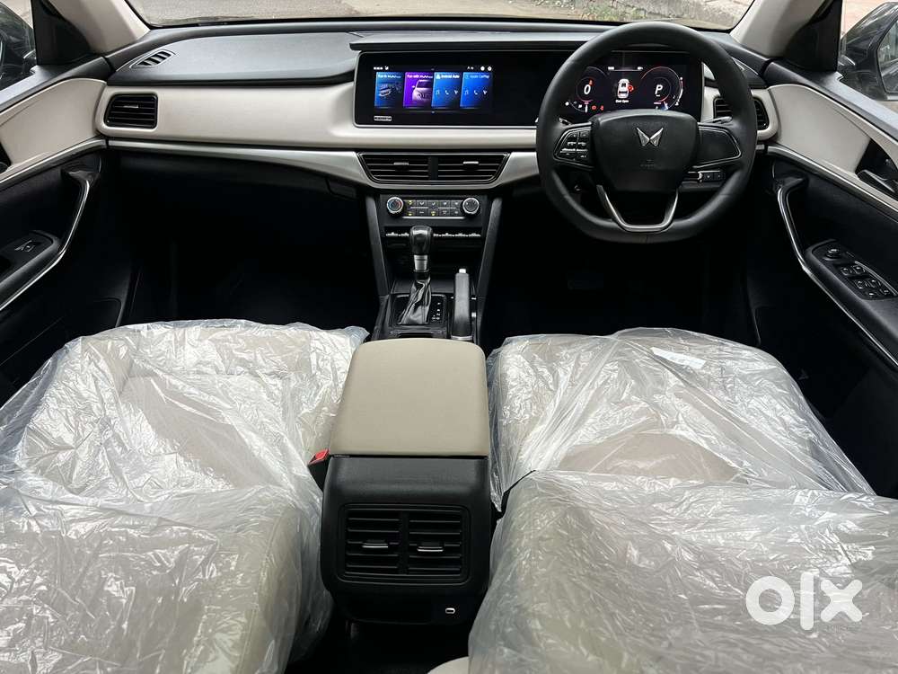 Mahindra Xuv700 2.2 Ax 5 Diesel At 7 Str, 2022, Diesel