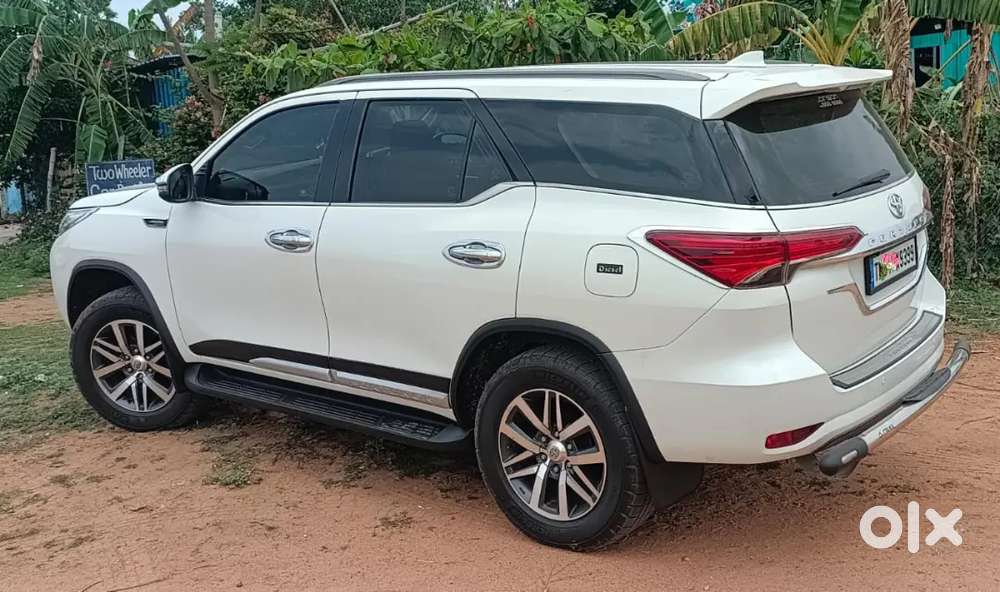 Toyota Fortuner 4* 4 - Single Ownership - Auto Transmission - Pearl