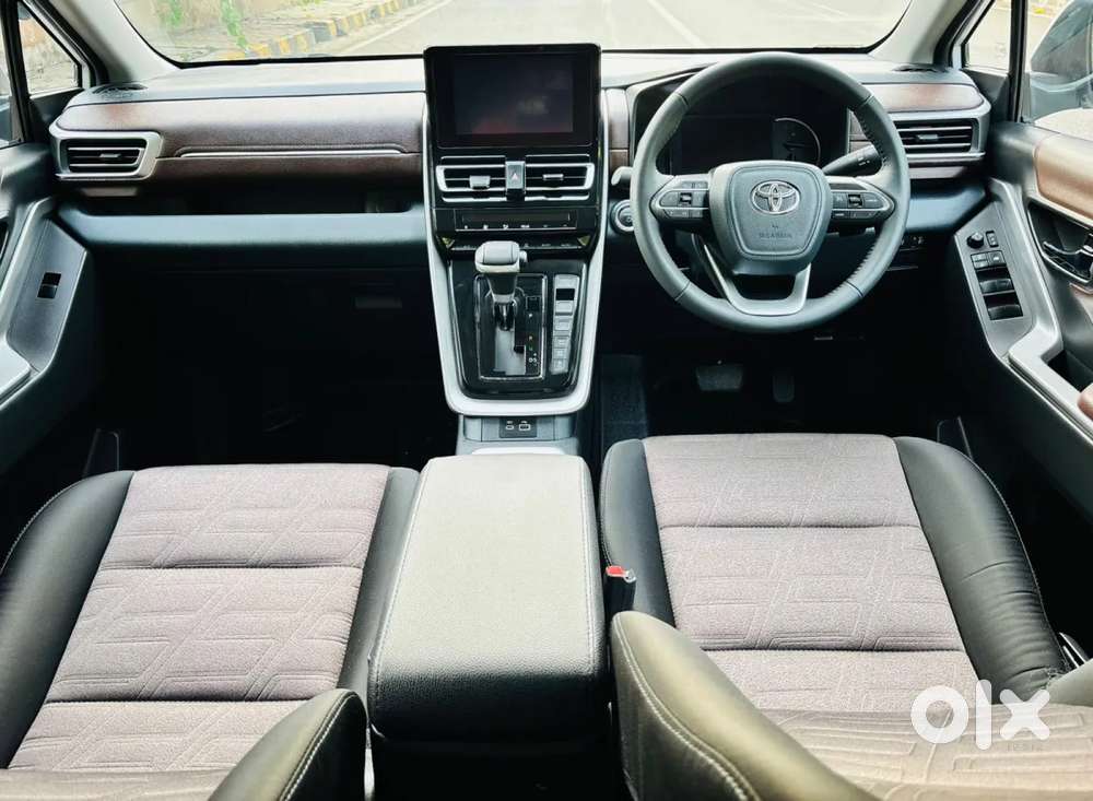 Toyota Innova Hycross, 2026, Petrol