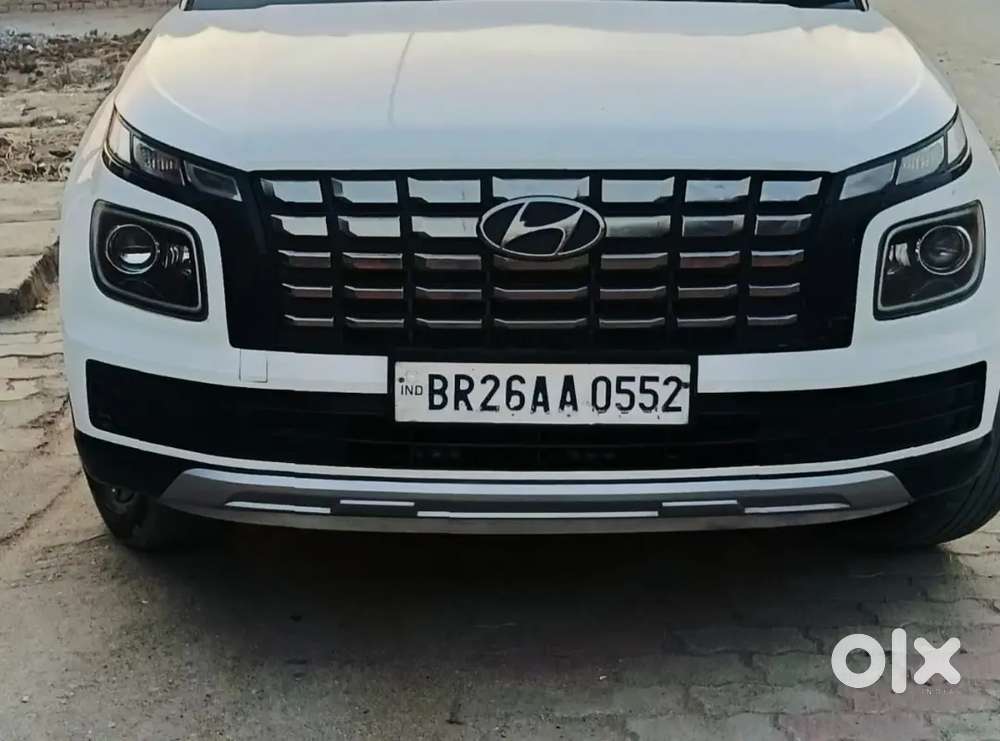 Hyundai Venue 2024 Diesel Well Maintained.