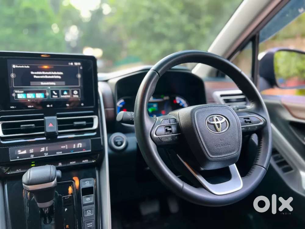 Toyota Innova Hycross 2.0 Vx Hybrid 8 Str, 2025, Petrol
