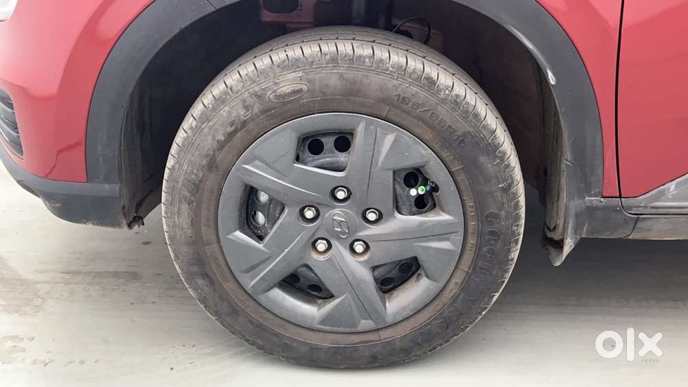 Hyundai Venue 1.2 S (o), 2024, Petrol