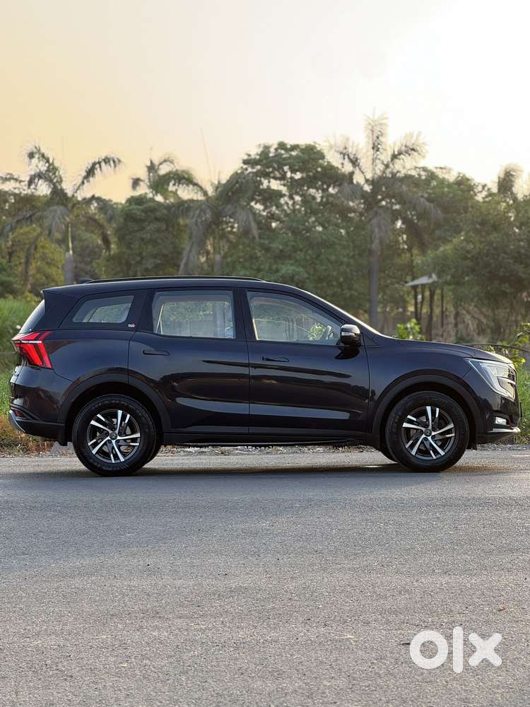 Mahindra Xuv700 Ax 5 Petrol Mt Str (e), 2022, Petrol