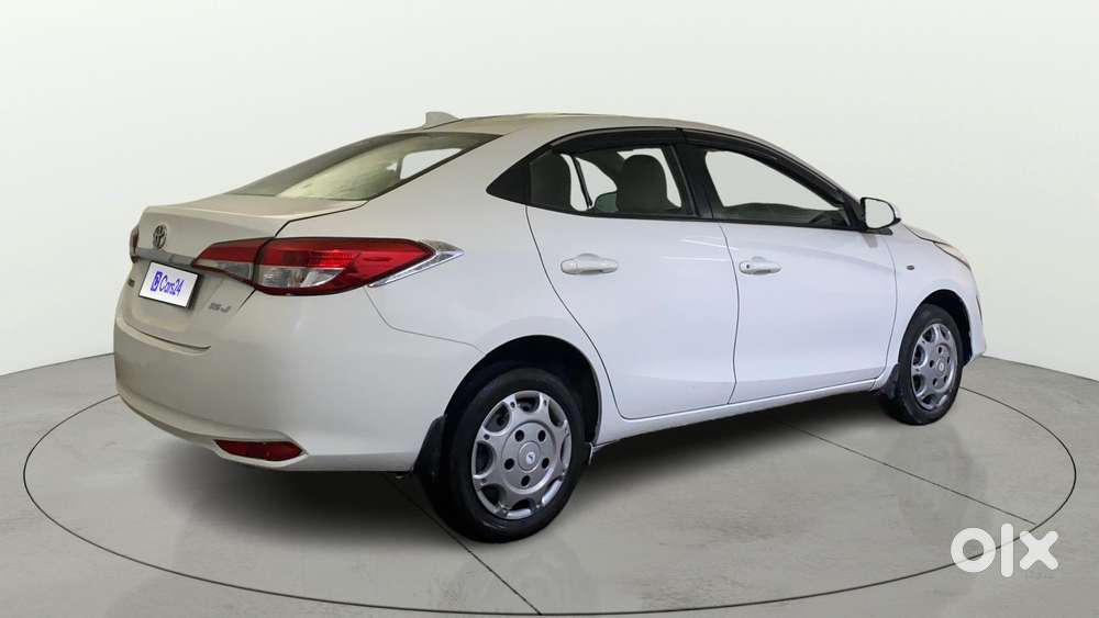 Toyota Yaris J Cvt, 2018, Petrol