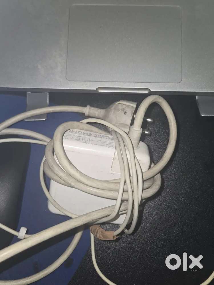 Apple macbook pro  with windows 10 installed