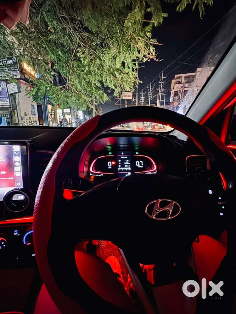 Hyundai Venue Petrol Manual 2025 With Sunroof