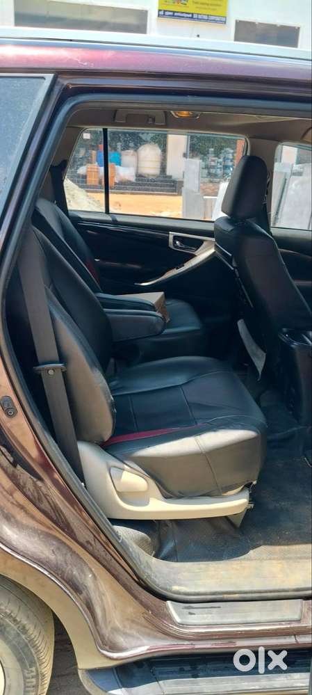 Innova Crysta 2.4 V Model