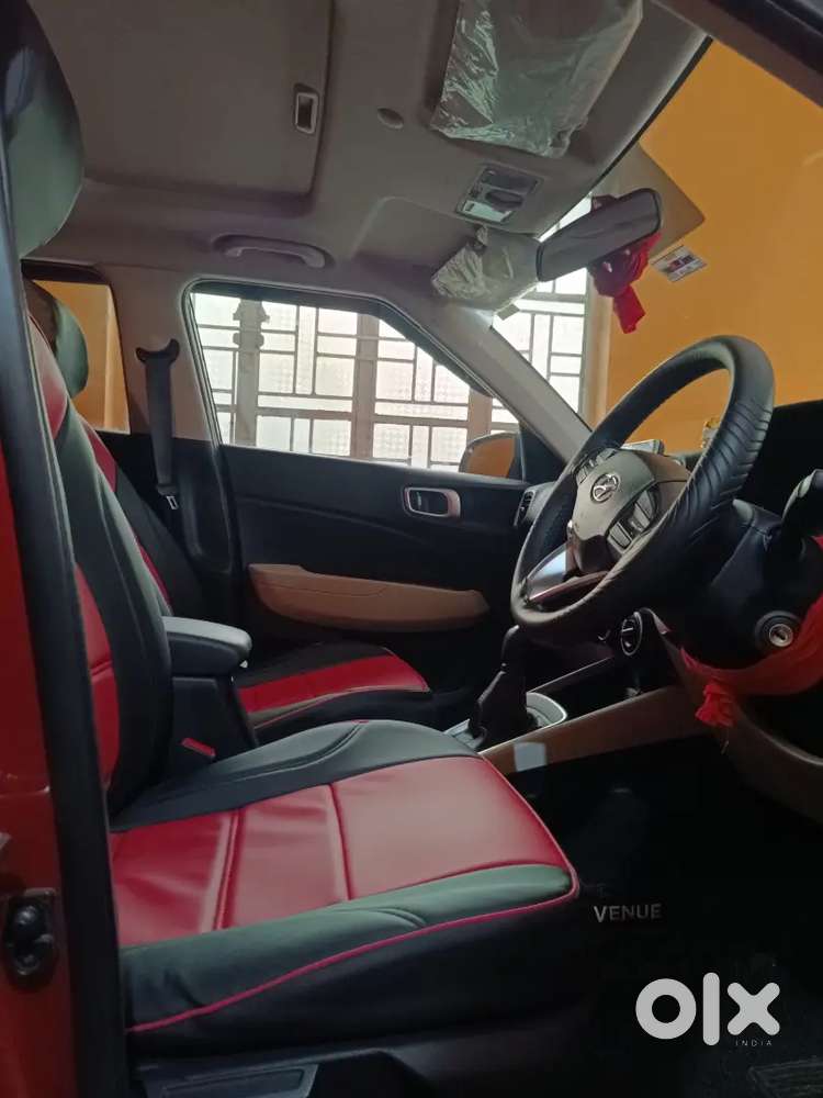 Hyundai Venue 2025 Petrol Well Maintained