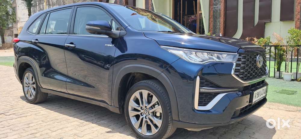 Toyota Innova Hycross 2.0 Zx Hybrid 7 Str, 2025, Petrol