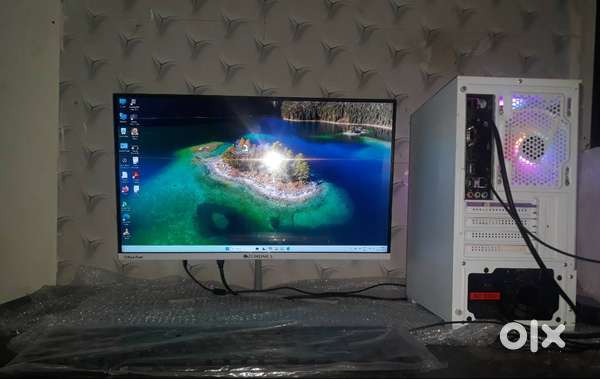 desktop setup new condition, 24' inch display