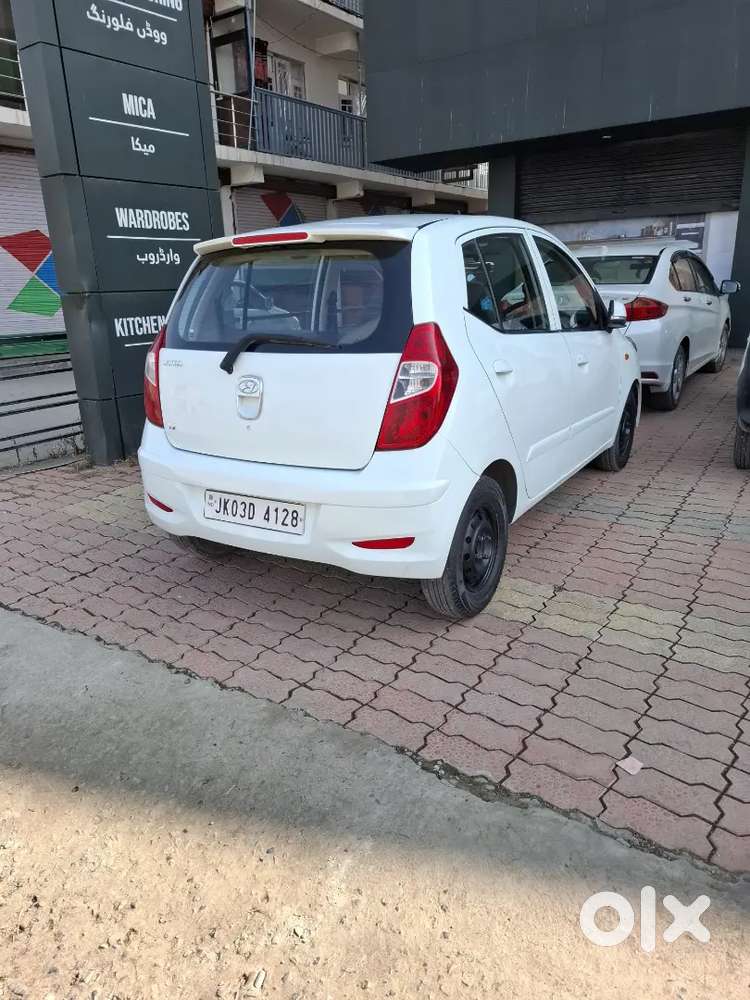 2013 Hyundai I10 Sportz  White, Petrol,new Tyres,excellent Condition