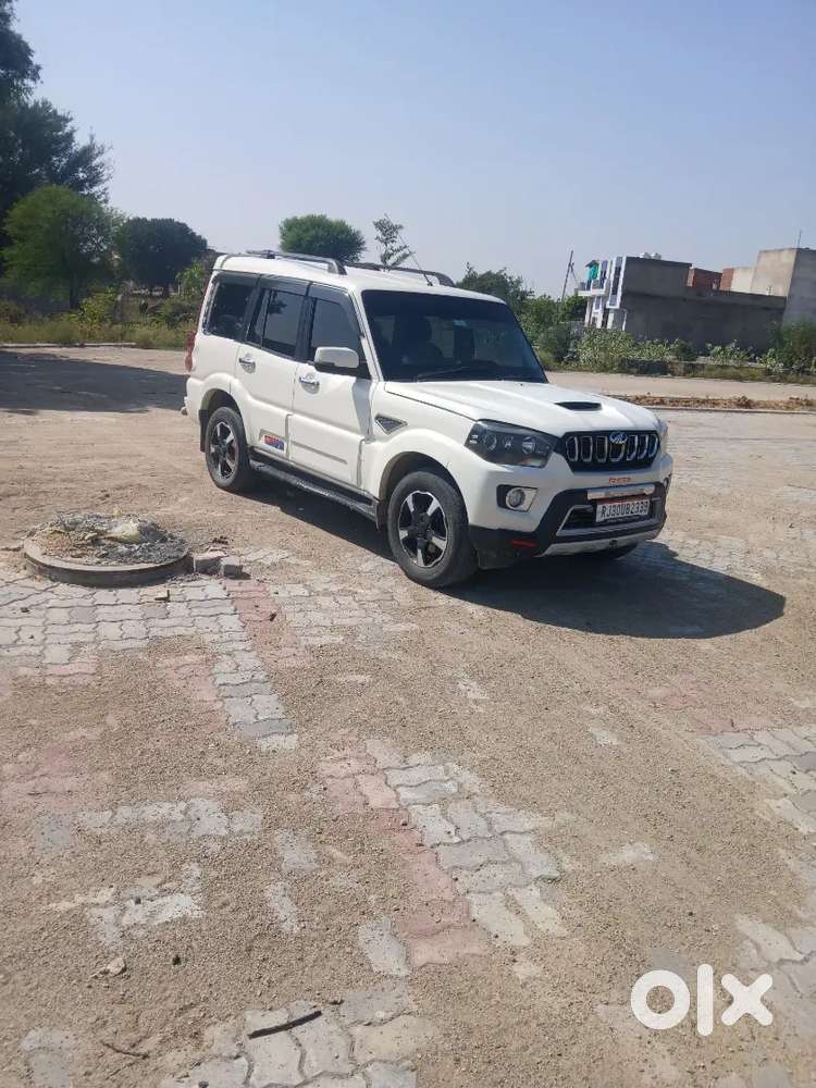Mahindra Scorpio Diesel S11 दिसम्बर 2017