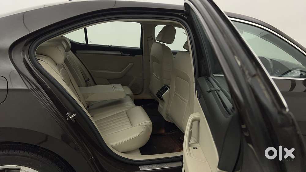 Skoda Superb [2014-2016] 1.8 Style Tsi At, 2018, Petrol