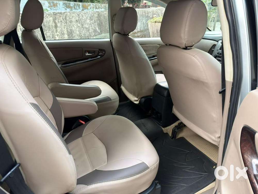 Toyota Innova 2015 Diesel 180000 Km Driven