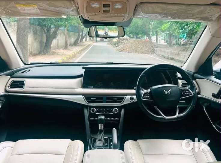 Mahindra Xuv700 2.0 Ax 7 Petrol At Str, 2022, Petrol