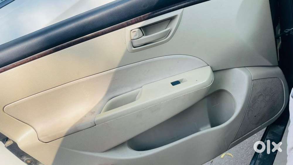 Maruti Suzuki Swift Dzire 2015 Cng & Hybrids 270000 Km Driven