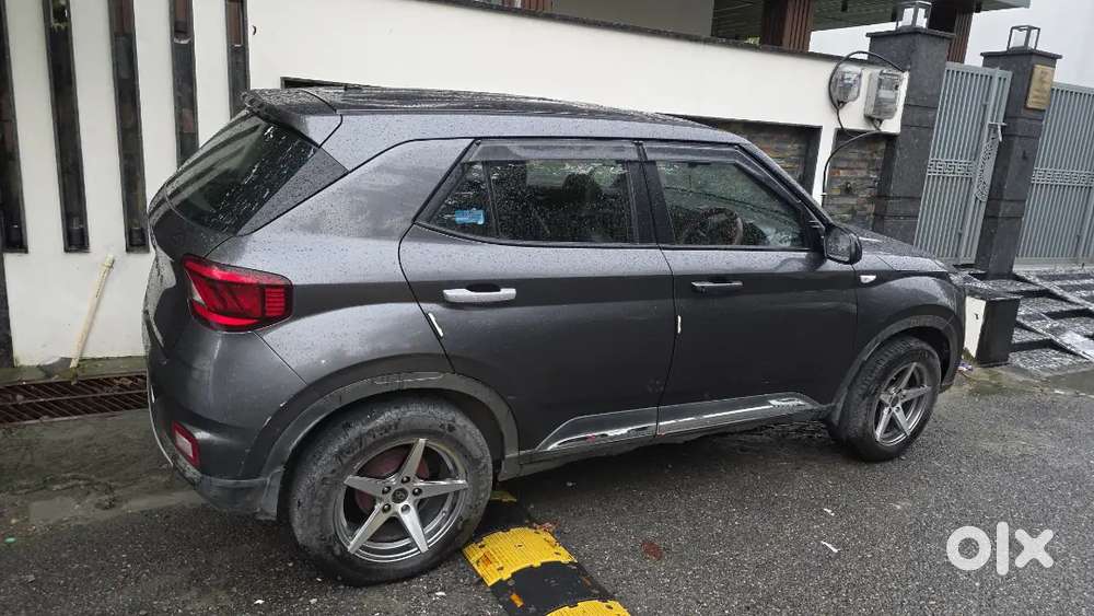 Hyundai New Venue E 2021 Manual Petrol