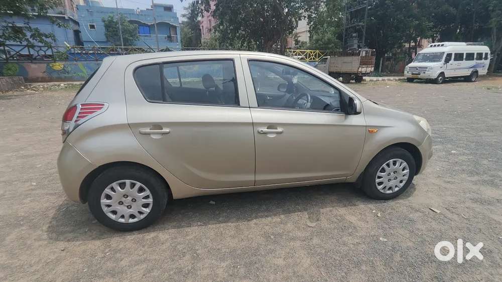 Hyundai I20 Car Top Variant Petrol Well Maintained For Sale