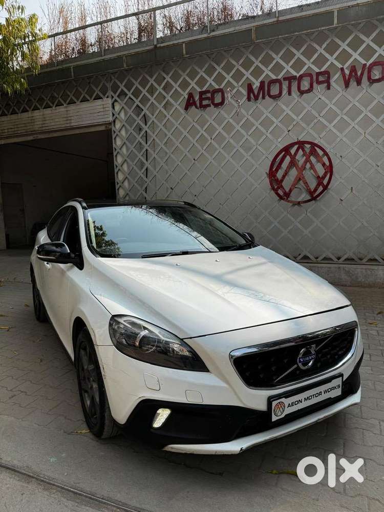 Volvo V40 Cross Country 2015 Diesel In Good Condition