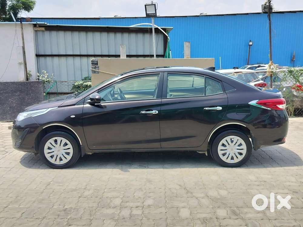 Toyota Yaris J Cvt, 2021, Petrol
