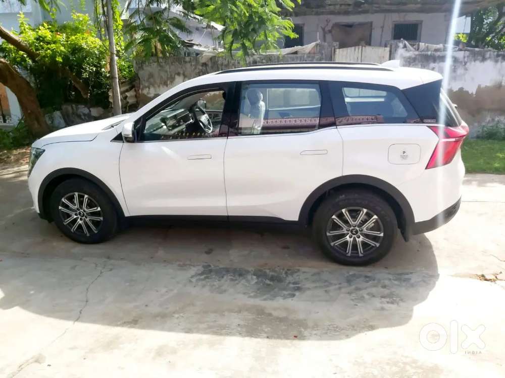 Mahindra Xuv700 2025 Petrol 10200 Km  Py Registration