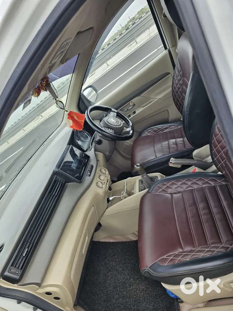 Maruti Suzuki Ertiga Vxi 2025