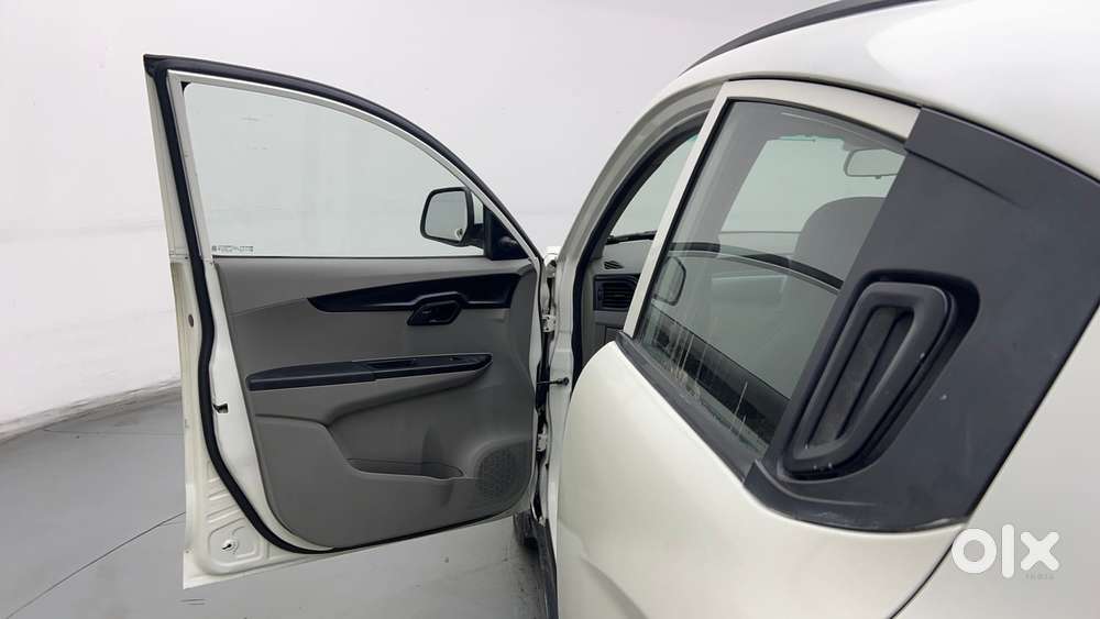 Mahindra Kuv 100 Mfalcon G80 K4, 2017, Petrol