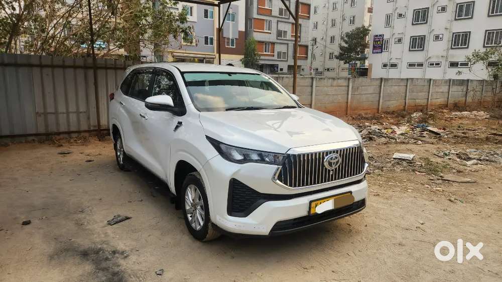 Toyota Innova Hycross 2023 Petrol 70000 Km Driven