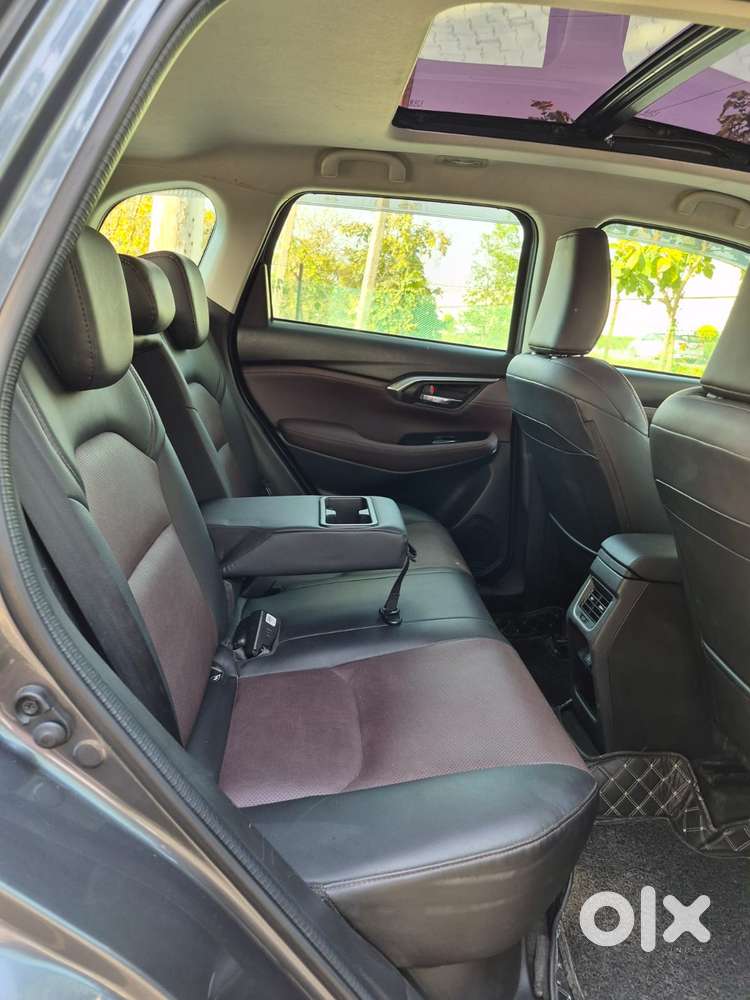 Maruti Suzuki Grand Vitara 1.5 Alpha Smart Hybrid At, 2022, Petrol