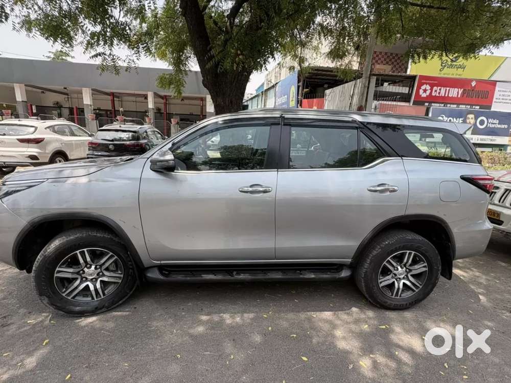 Toyota Fortuner, 2023, Petrol
