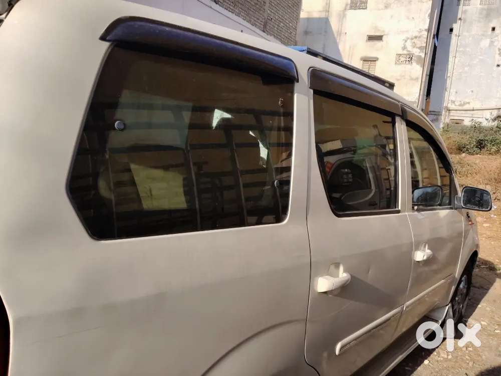 Mahindra Xylo 2011