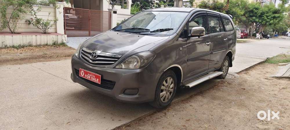 Toyota Innova 2.5 V Diesel 8-seater, 2011, Diesel