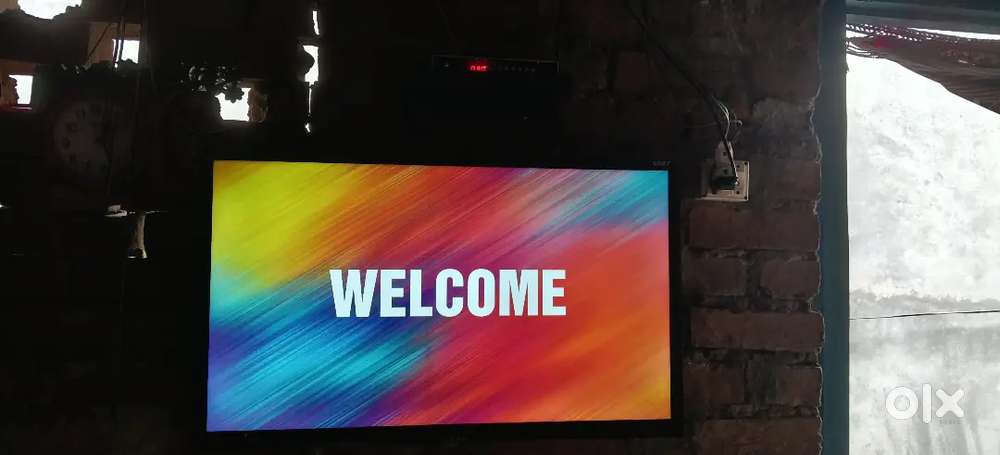 Crown led 32 inch smart tv All working.youtube .usb dish scre en share