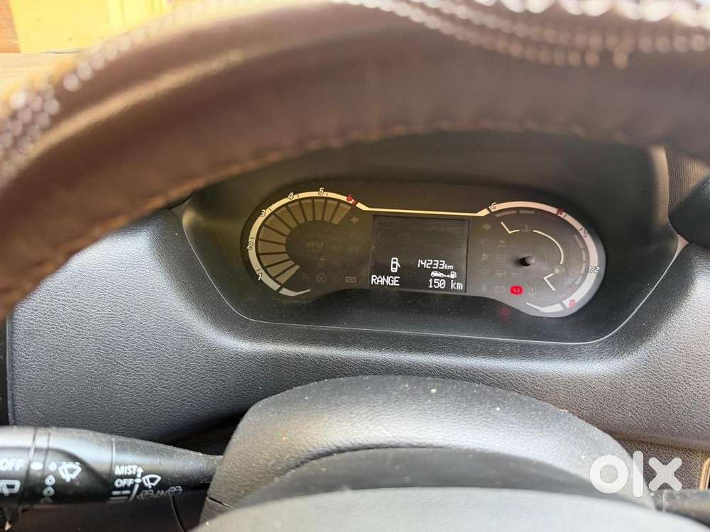 Nissan Magnite 2025 Petrol 14000 Km Driven