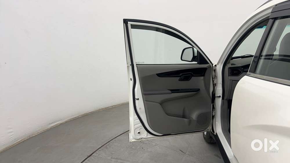 Mahindra Kuv 100 Mfalcon G80 K8, 2017, Petrol