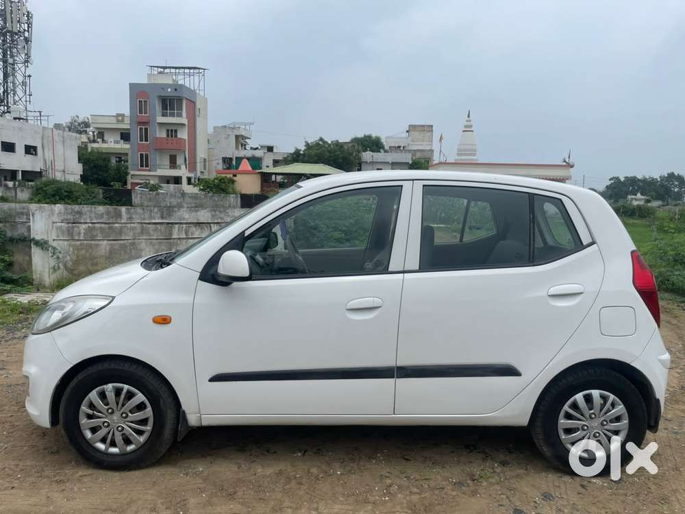 Hyundai I10 Sportz, 2015, Petrol
