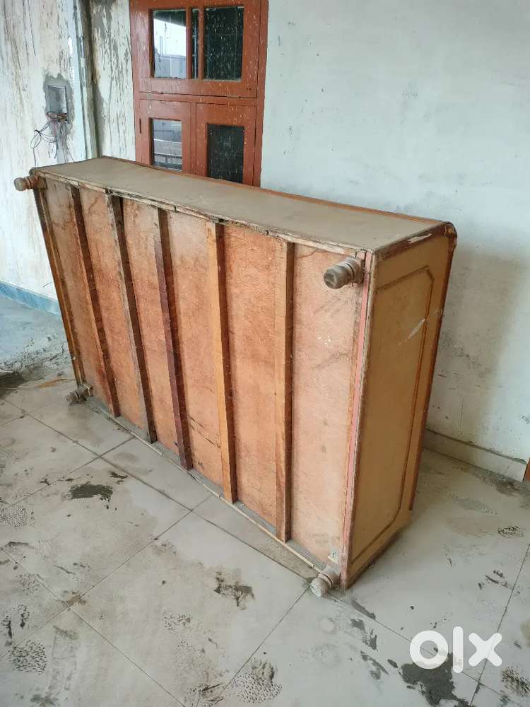 Box bed and door