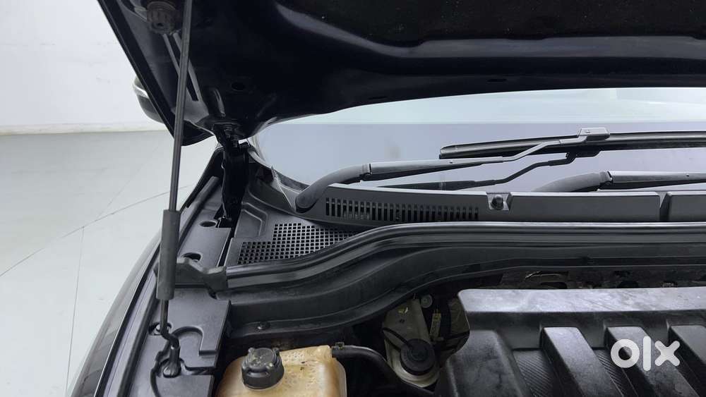 Mahindra Xuv700 2.0 Ax 7 Petrol At Str, 2022, Petrol