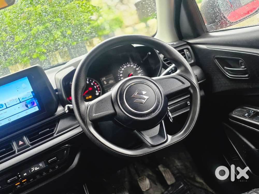 Maruti Suzuki Swift 1.2 Lxi (o), 2025, Petrol