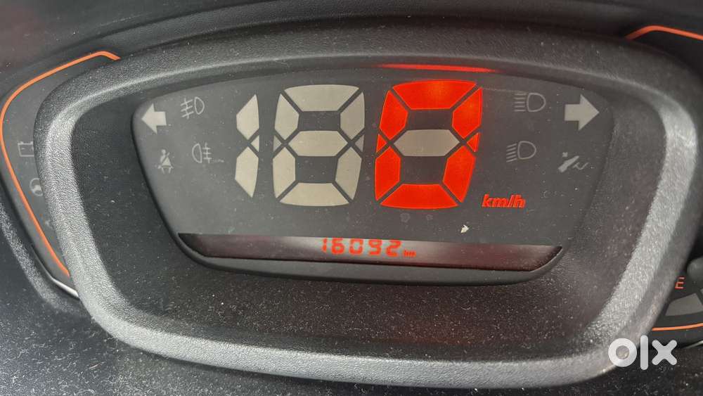 Renault Kwid 1.0 Rxt (o) Easy-r, 2018, Petrol