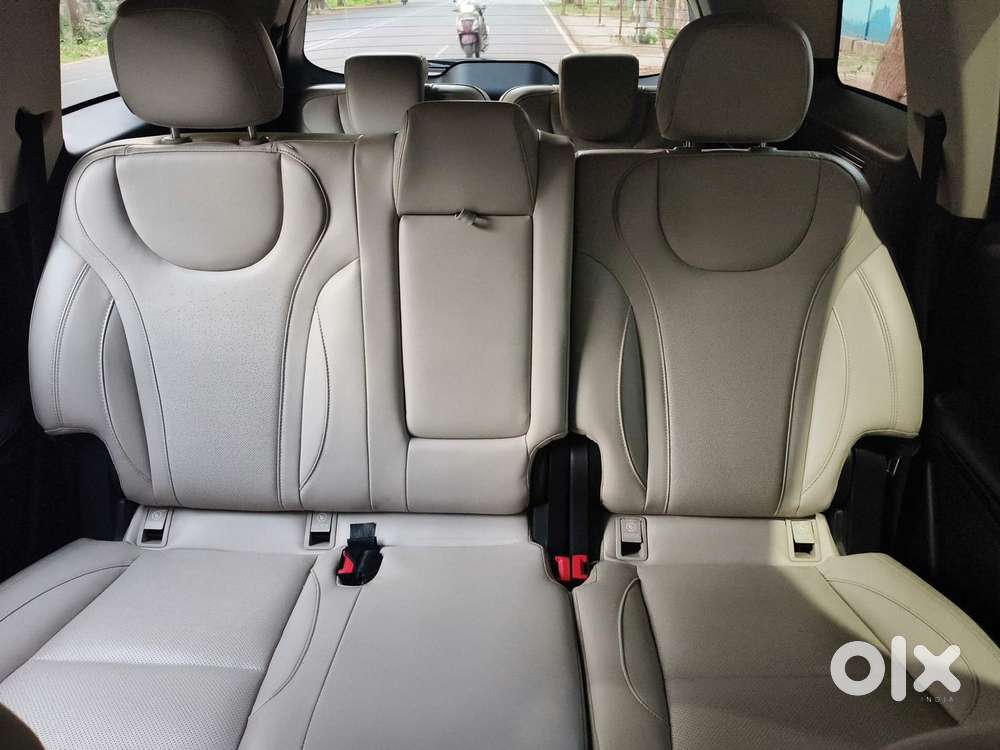 Mahindra Xuv700 2.2 Ax 7 Diesel At Luxury Pack Str Awd, 2022, Diesel