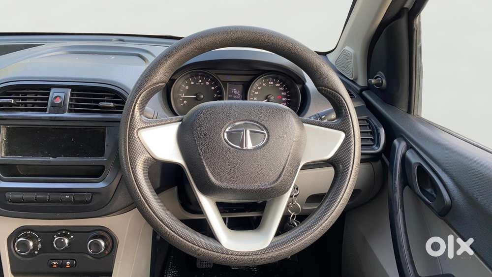 Tata Tiago Xe, 2017, Petrol