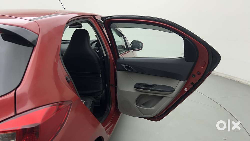 Tata Tiago 1.2 Revotron Xt, 2018, Petrol