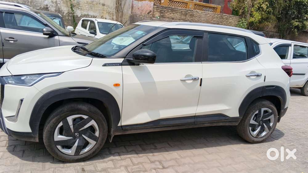 Nissan Magnite 1.0 Xv Premium, 2025, Petrol