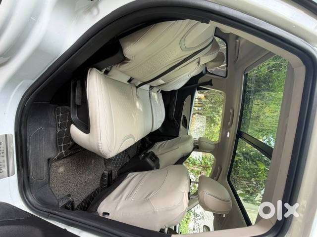 Mahindra Xuv700 Ax5 Diesel Manual 7-seater 2022  Single Owner