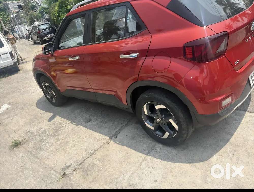 Hyundai Venue 2019 Petrol 43000 Km Driven