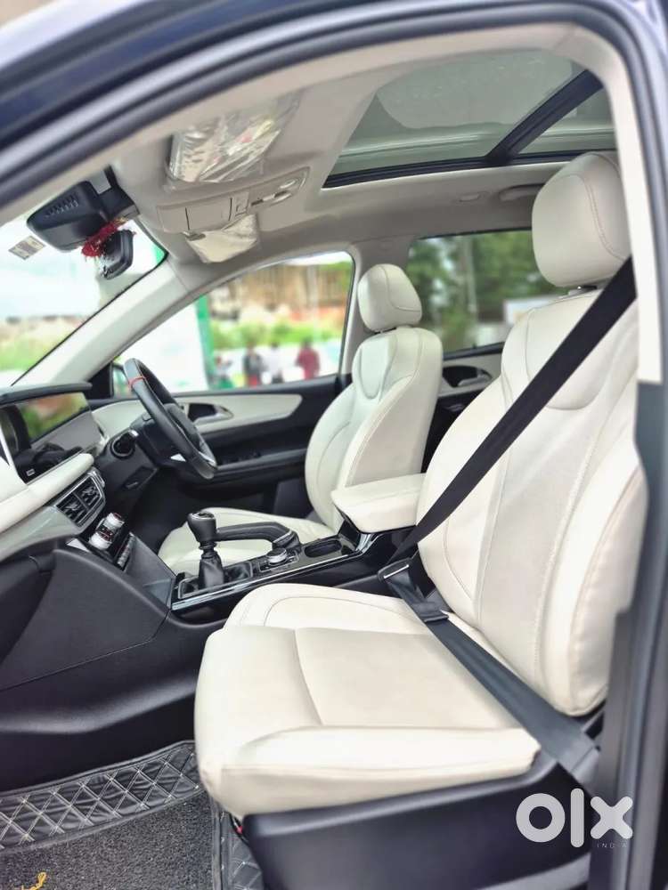 Mahindra Xuv700 2.0 Ax 7 Petrol Mt Str, 2021, Petrol